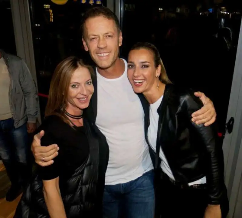 rocco siffredi con la moglie rozsa e l amica del cuore enrica astengo foto andrea arriga