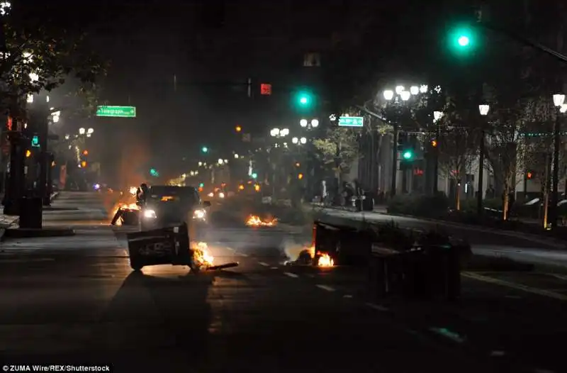 scontri per trump a oakland