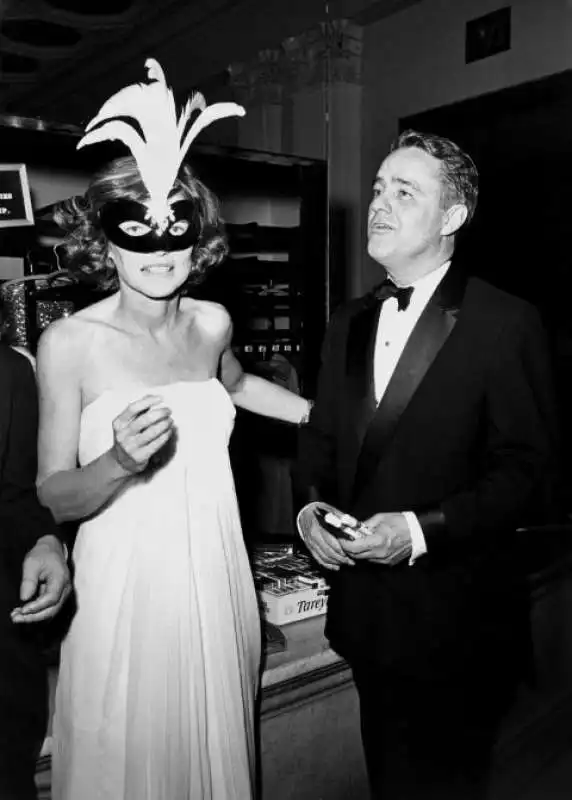 shriver e eunice kennedy black & white ball