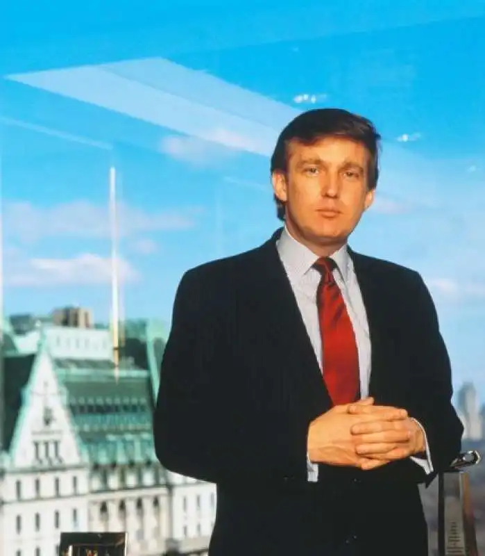 (1988) il giovane trump prorietario del plaza   prima della bancarotta