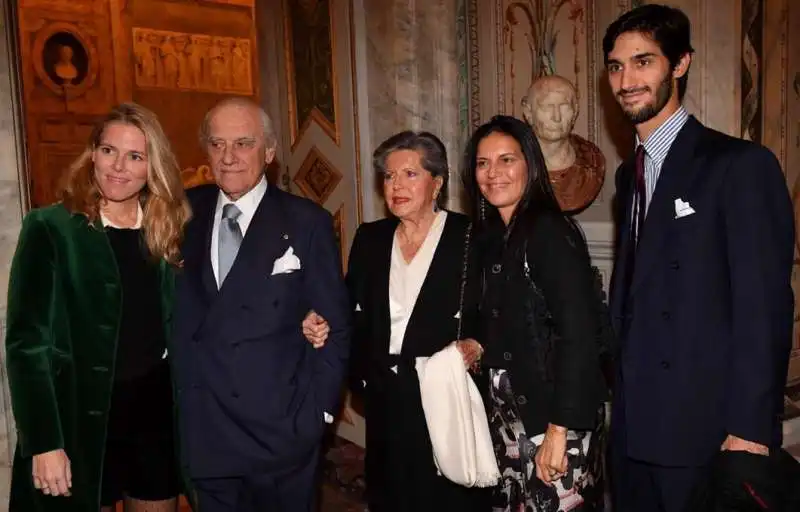 aldo brachetti peretti con la moglie mila la figlia benedetta  la nipote ilaria serena e leonardo balestra di mottola