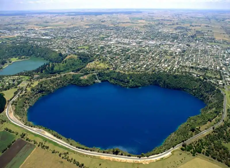 blue lake australia 5