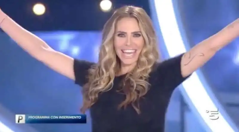 ilary blasi in gran forma con extension