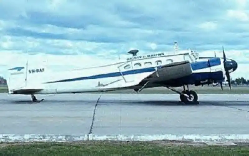 l'avro anson 19. convertito dai vecchi aerei della raf inglese