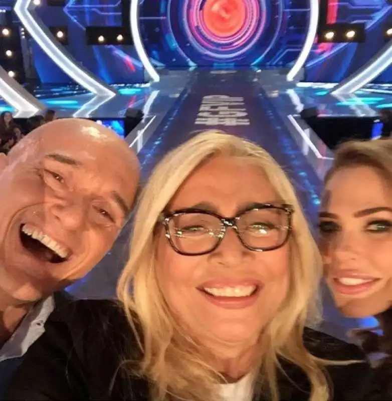 selfie mara venier alfonso signorini ilary blasi