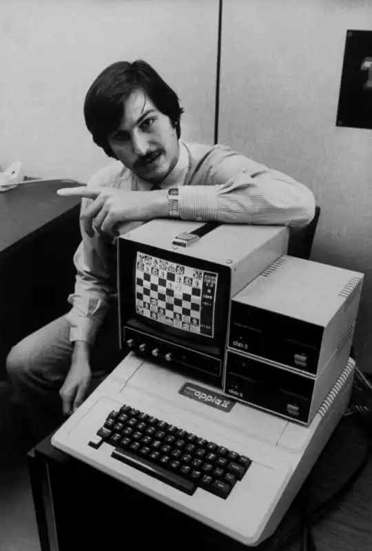 steve jobs con computer apple