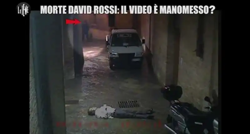 uomo misterioso guarda david rossi ore 20 e 11