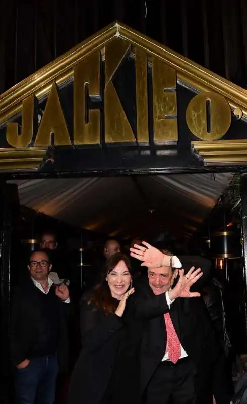 beatrice jannozzi e barillari all ingresso del jackie o