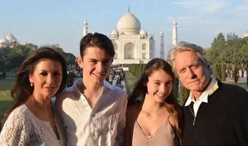 catherine zeta jones e michael douglas e i figli 1