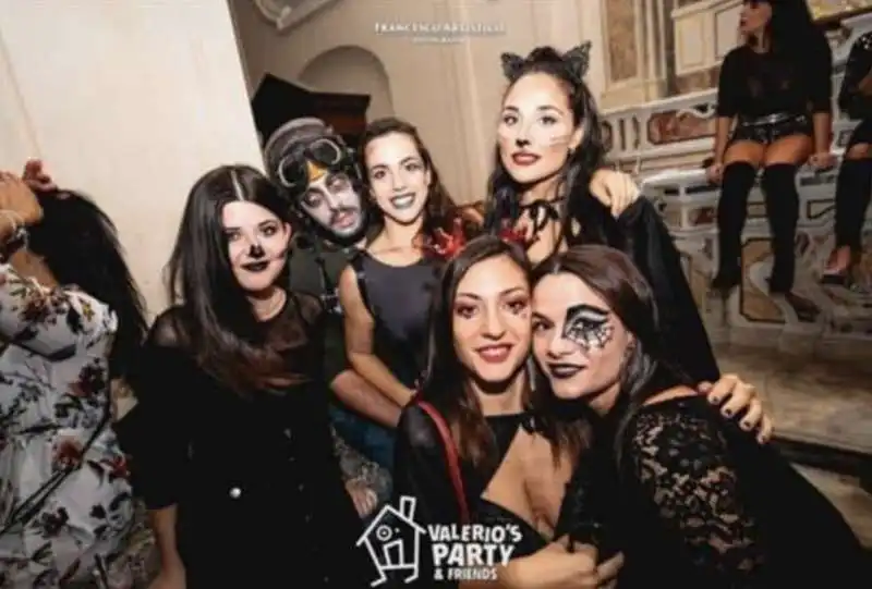 il party di halloween nella chiesa di san gennaro all'olmo a napoli 1