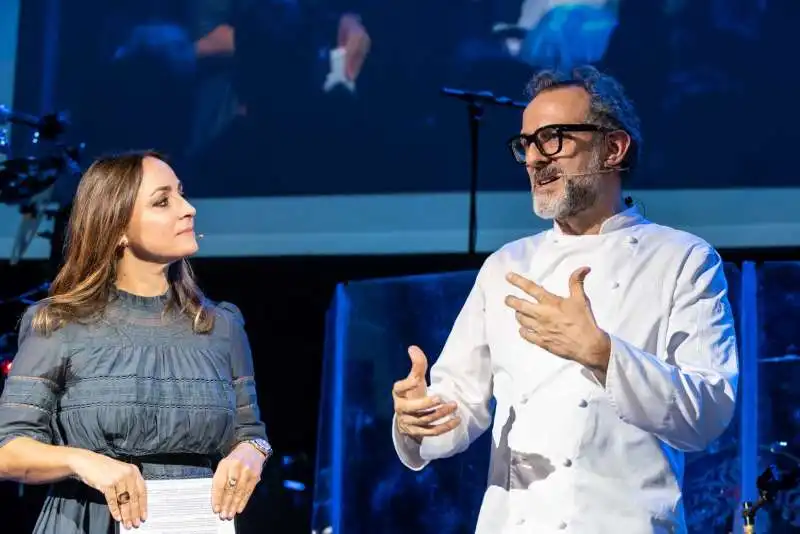 iqos 3 evento camila raznovich   massimo bottura 01