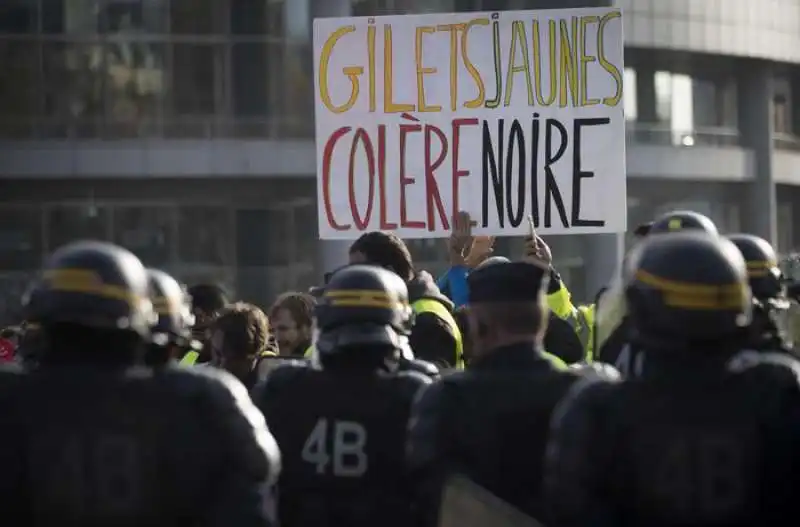 la protesta dei gilet gialli in francia 8