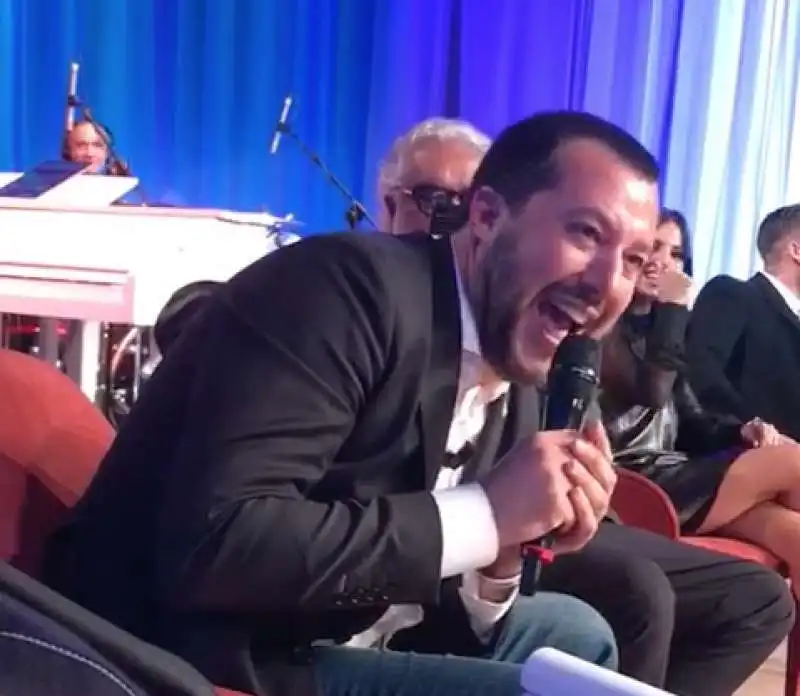 matteo salvini al maurizio costanzo show 