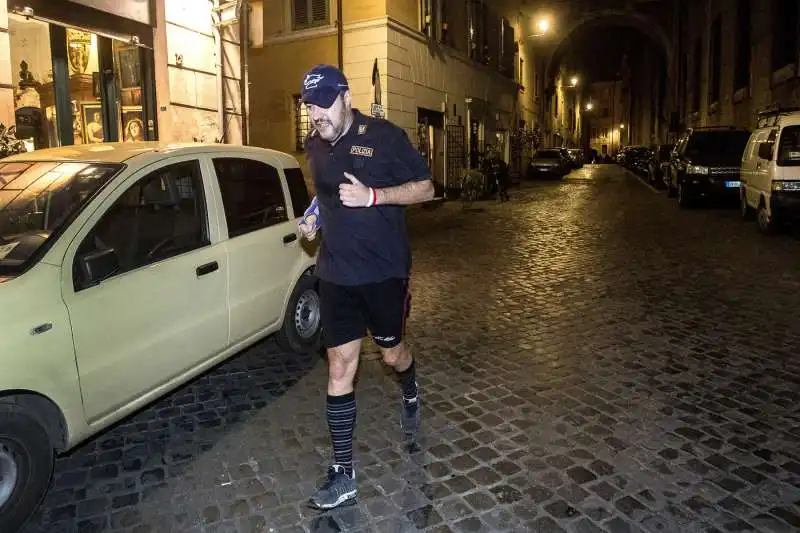 matteo salvini fa jogging 2