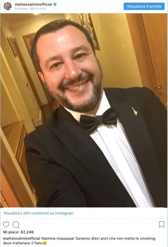 MATTEO SALVINI IN SMOKING