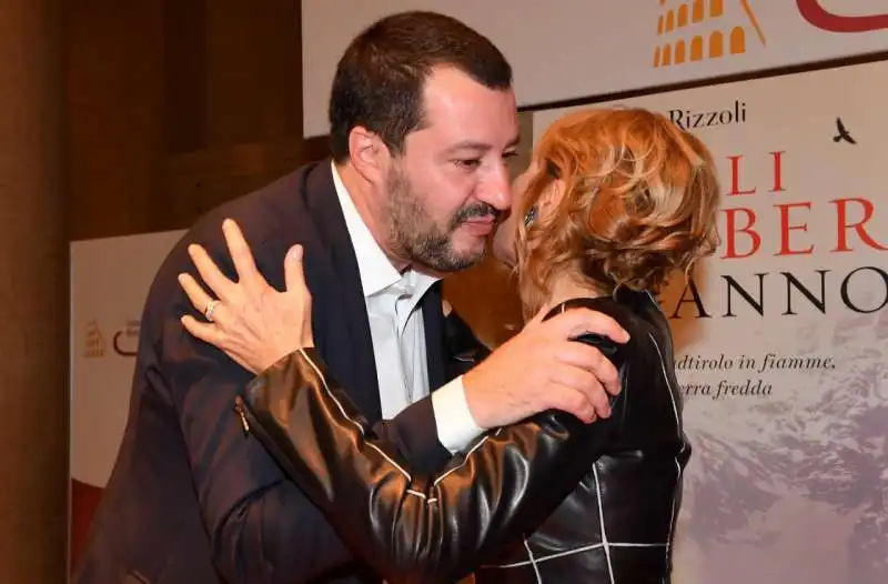 matteo salvini saluta lilli gruber (2)