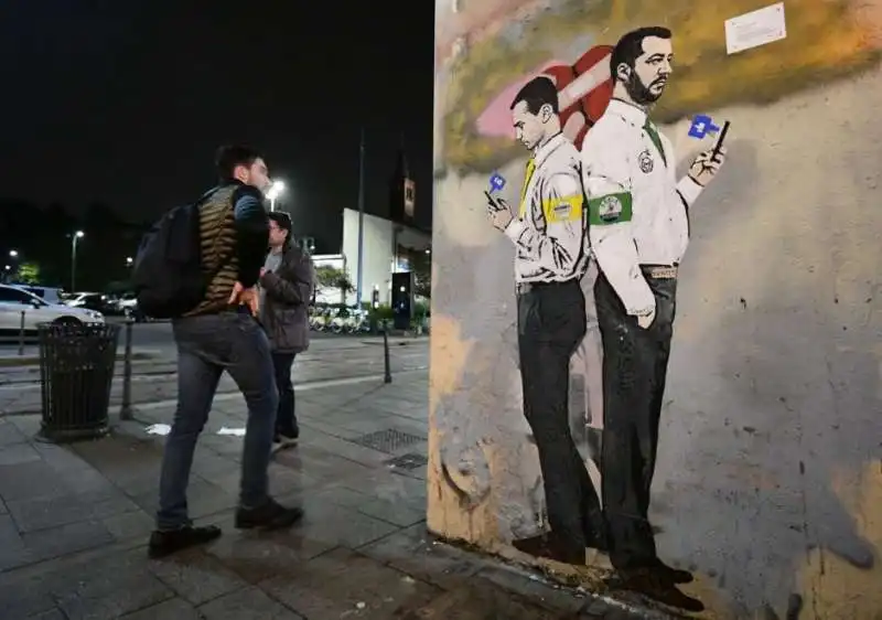 salvini e di maio murales by tvboy 1