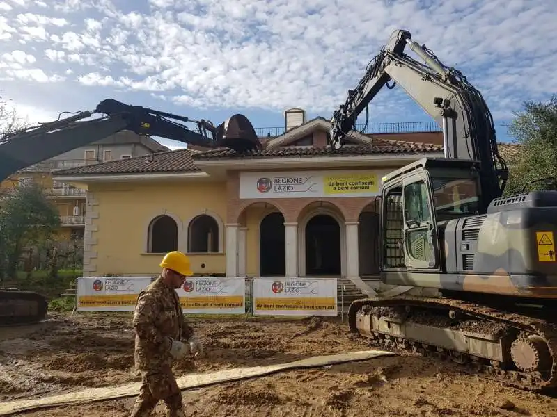 villa dei casamonica abbattuta alla romanina