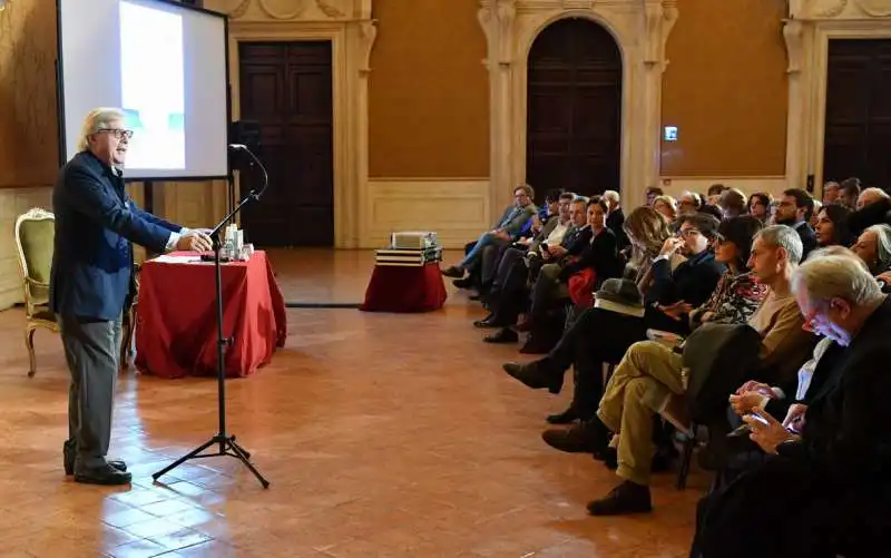 vittorio sgarbi presenta il suo libro (1)