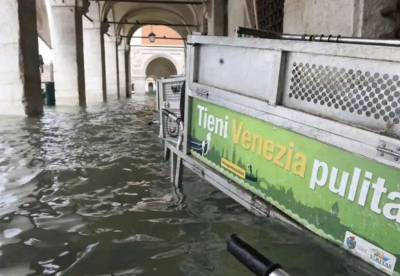 acqua alta a venezia 75