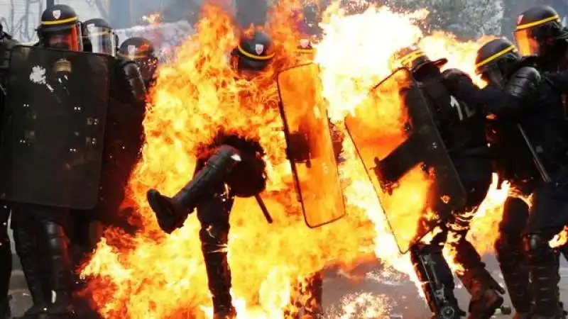 agguati alla polizia in francia  11