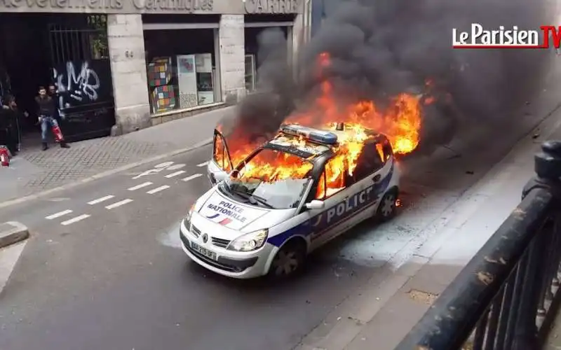 agguati alla polizia in francia  8