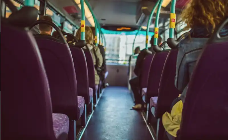 bimba nera discriminata sul bus