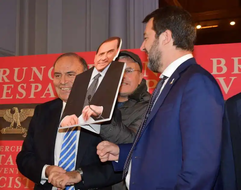 bruno vespa enrico lucci con la sagoma di berlusconi e matteo salvini  foto di bacco (1)