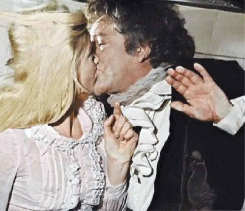 EWA AULIN E RICHARD BURTON