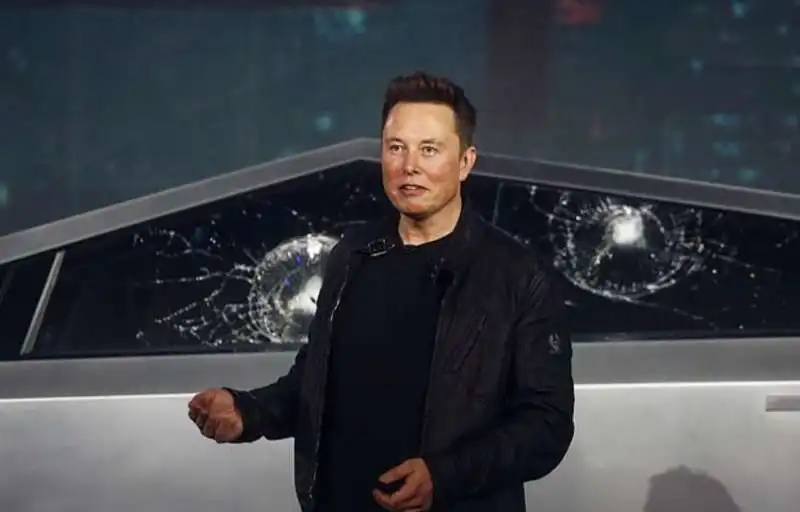 figuraccia di elon musk alla presentazione della tesla cybertruck 3