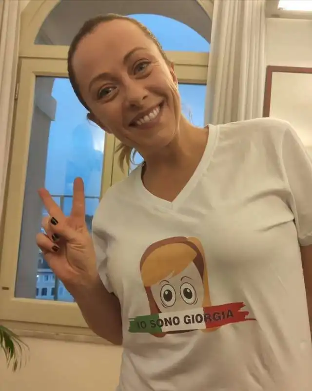 GIORGIA MELONI CON LA MAGLIETTA IO SONO GIORGIA