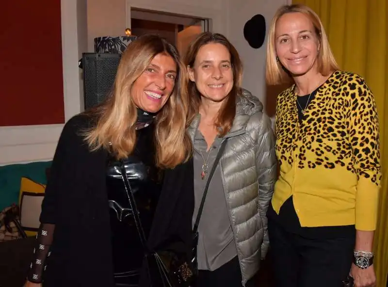 giovanna e alessia  caruso fendi con flavia padovan  foto di bacco