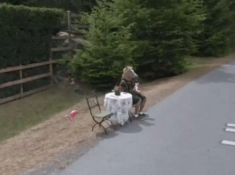 google maps e l'uomo con la testa di cavallo 2