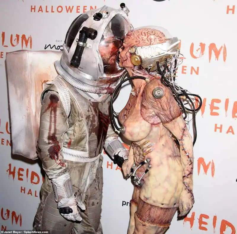 heidi klum e il marito tom kaulitz travestiti per halloween 2019 1