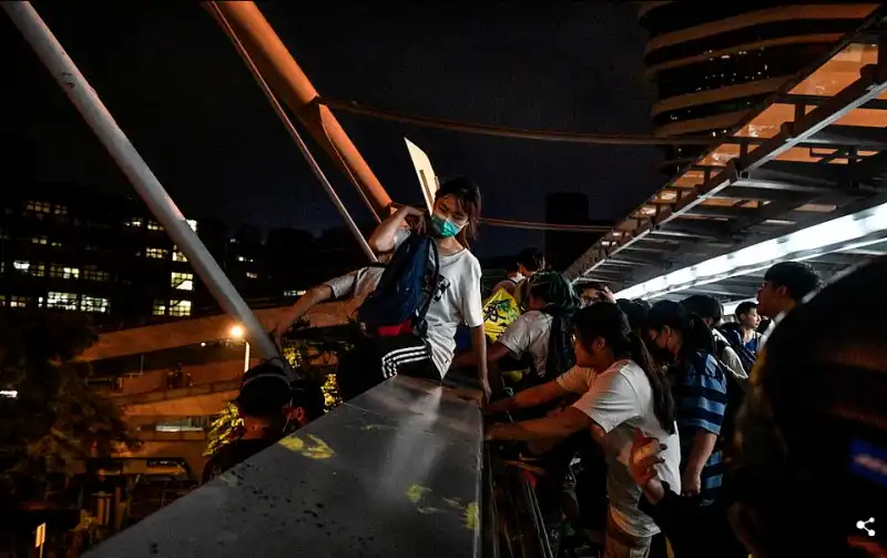 hong kong battaglia studenti polizia 3