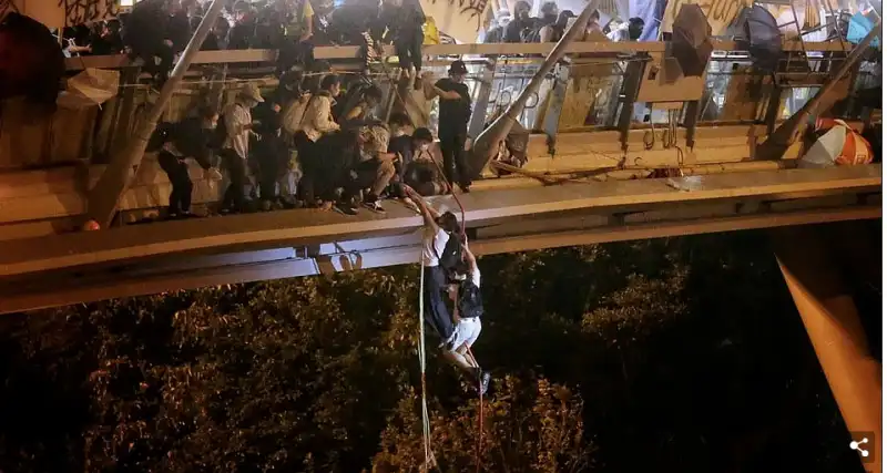 hong kong battaglia studenti polizia 6