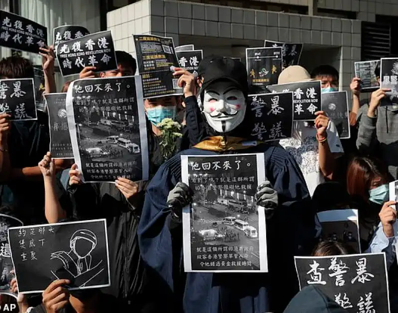 hong kong proteste ragazzo deceduto