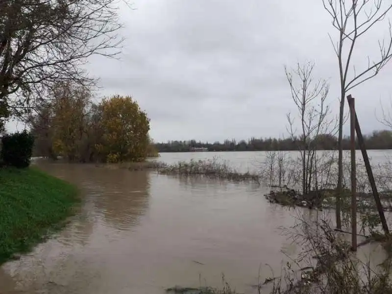 il po in piena in provincia di cremona