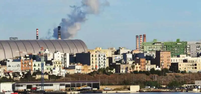 incendio all'ilva di taranto