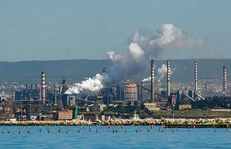 incendio all'ilva di taranto 5