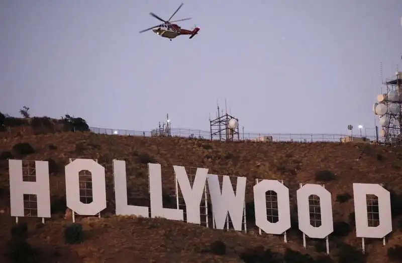 incendio nella zona degli studios della warner bros a los angeles 9