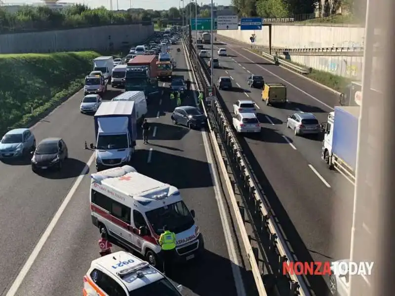 incidente sulla tangenziale nord di milano