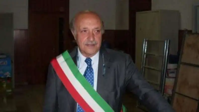 lello russo   sindaco di pomigliano d'arco 2