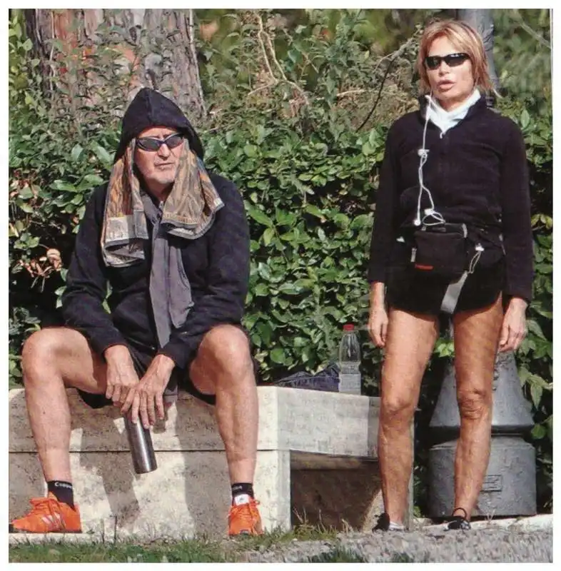 lilli gruber e il marito jacques charmelot fanno ginnastica a villa borghese