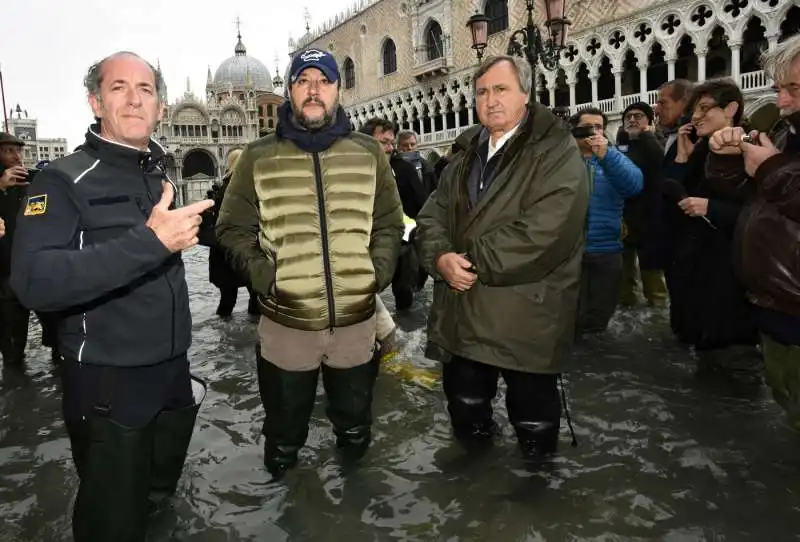 LUCA ZAIA MATTEO SALVINI E LUIGI BRUGNARO A VENEZIA CON L'ACQUA ALTA