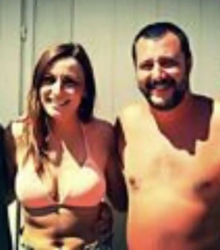 LUCIA BORGONZONI E MATTEO SALVINI AL MARE