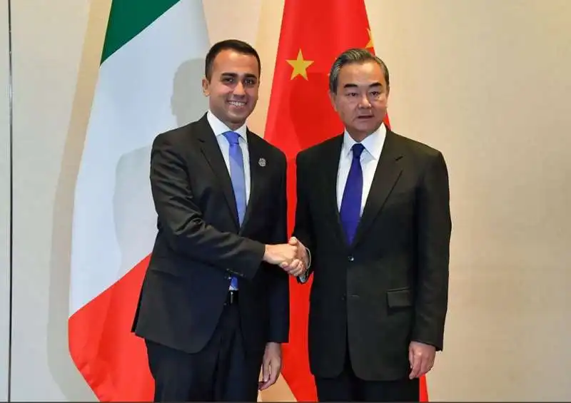 luigi di maio a shanghai con il ministro degli esteri wang yi