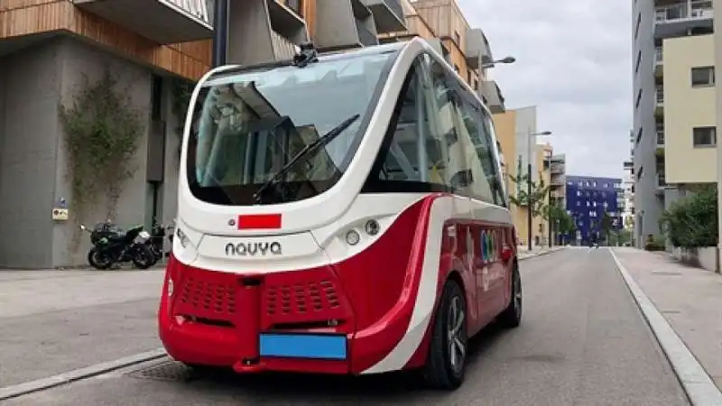 navya il bus elettrico a guida autonoma di merano 1