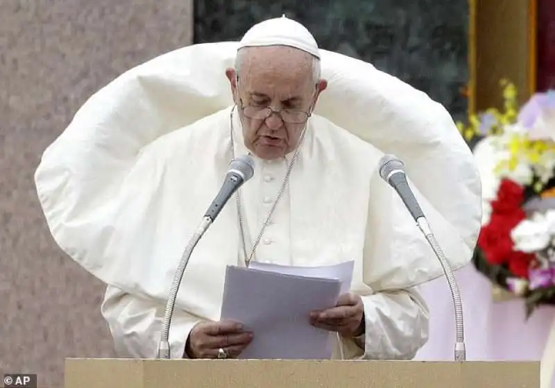 papa francesco in giappone 2