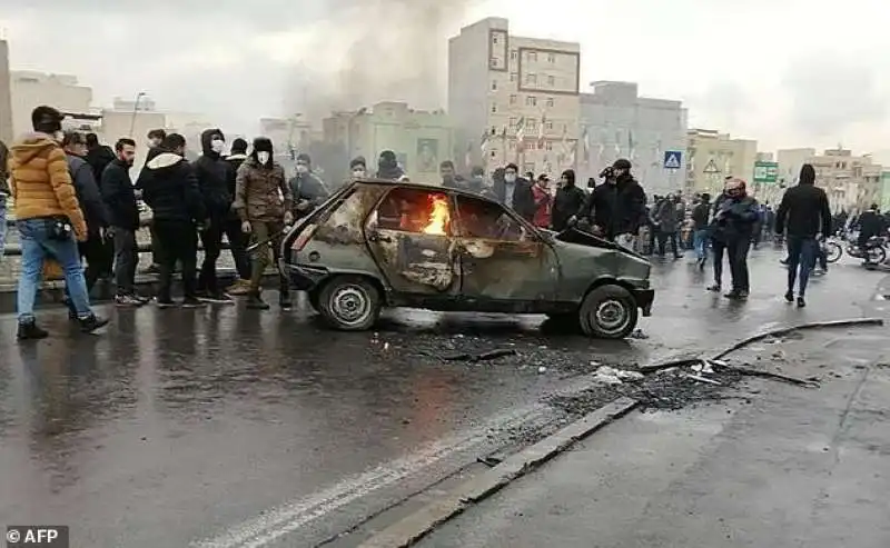 proteste in iran contro il caro prezzi  1